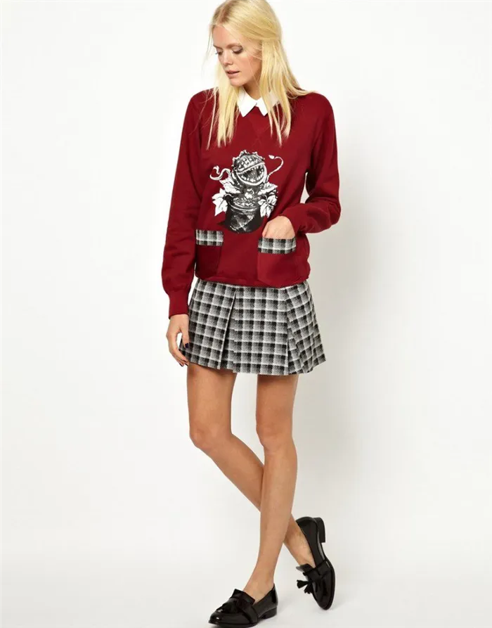 Бордовый, черный и белый цвета в одежде