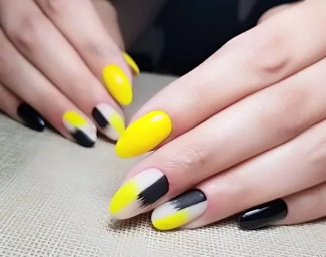 Маникюр желтый с черным - красивые идеи дизайнов с фото