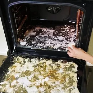 Быстрая и легкая очистка духовки от застарелого жира