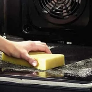 Быстрая и легкая очистка духовки от застарелого жира