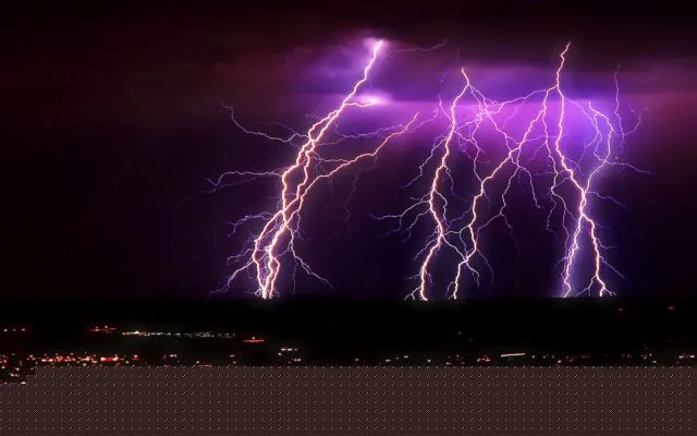 Молния ночью