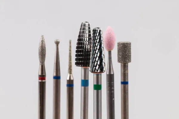 Из каких материалов изготавливаются фрезы для маникюра и педикюра?