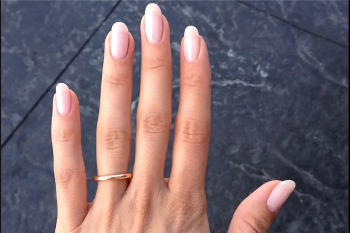 Маникюр с гелевой шлифовкой.