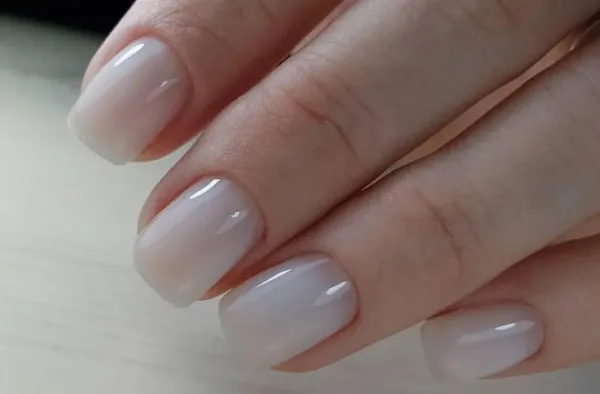 Камуфляжная основа. Что это такое, как его использовать для маникюра с блестками, сиянием и серебряным гелем