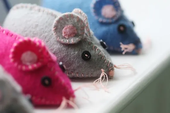 Плюшевая игра для кошки