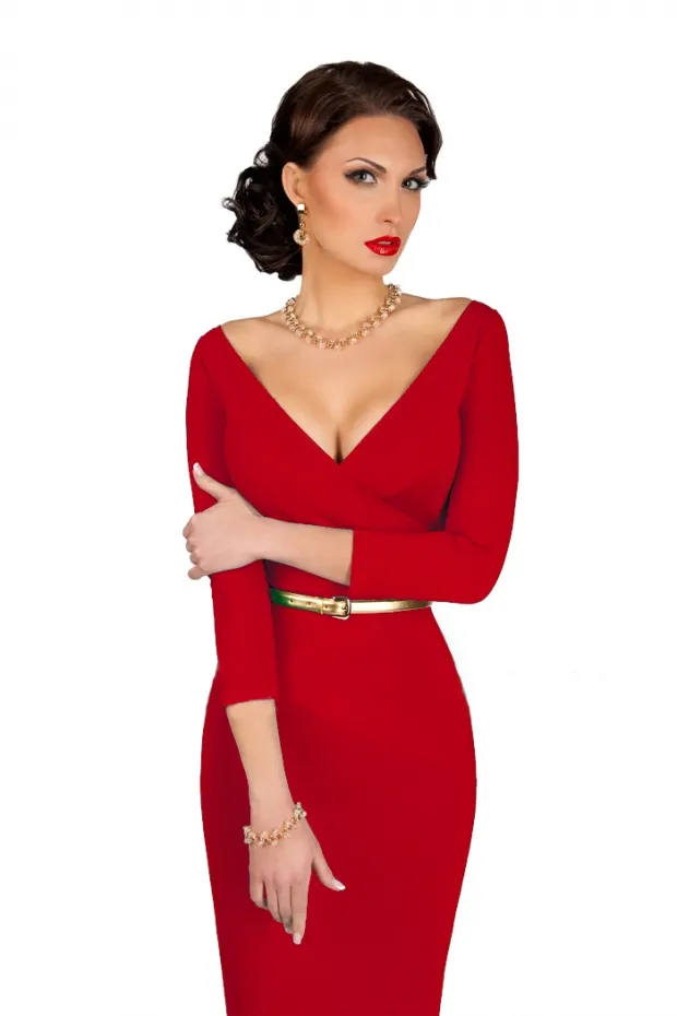 Красное платье и колье