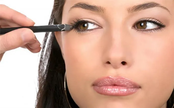 Как сделать дневной макияж под карие глаза и темные волосы