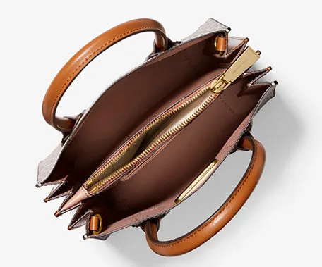 Сумка Michael Kors в упаковке.