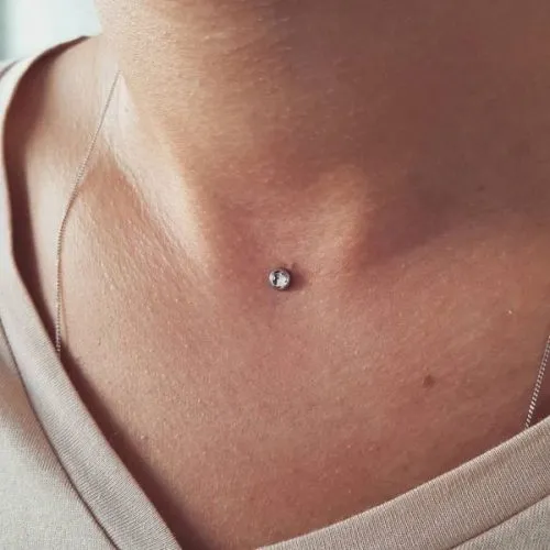 Серьга на шее перед лужей. Цены, фотографии, как это сделать, драгоценности.