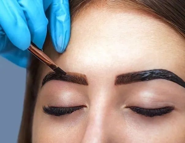 Фото нанесения хны на брови