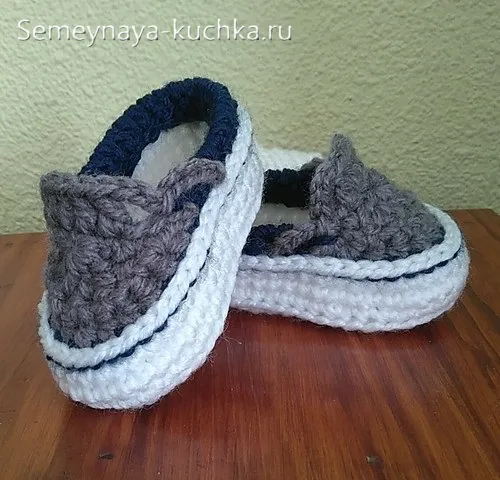 Вязаные крючком сапоги