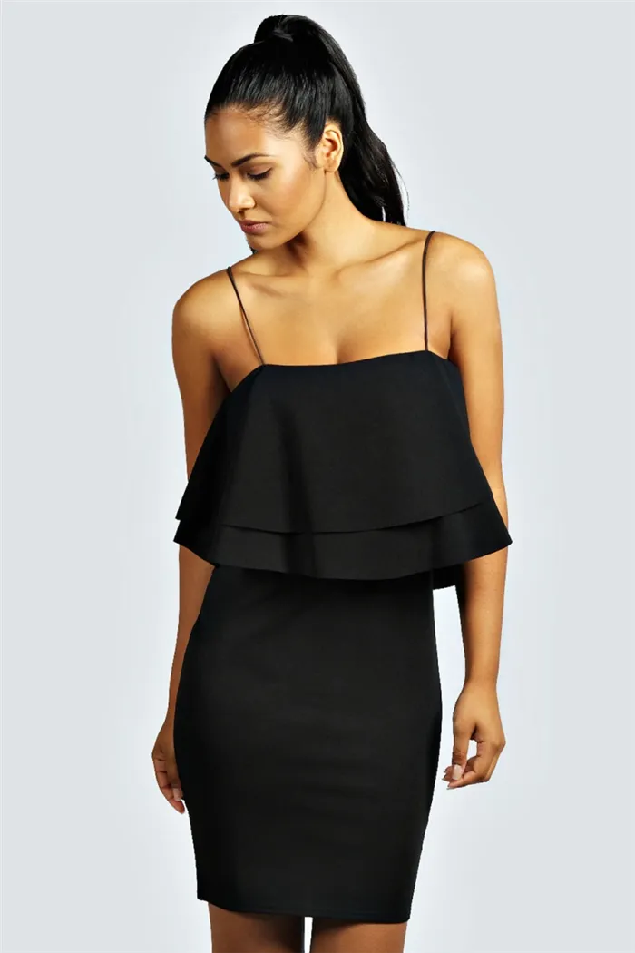 Волан на груди