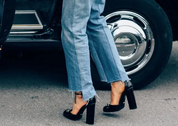 Превращение простых джинсов в дизайнерские: как сделать неровный низ