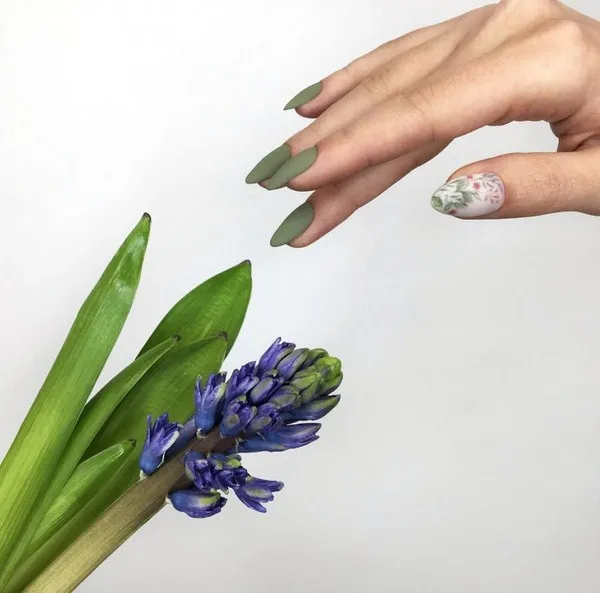 Топовые идеи цветочного нейл-арта 2022-2023: лучший маникюр с цветами