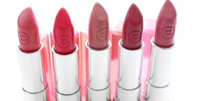 Помада Essence Sheer and Shine Lipstick